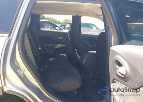 2017 Jeep Cherokee Latitude 4X4 z USA, uszkodzony, nr VIN 1C4PJMCB5HW611179